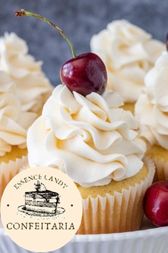 Cupcake com Cobertura de Chantilly Branco com Cereja – Essence Candy